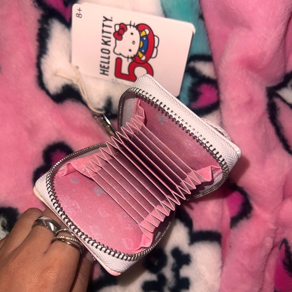 Hello Kitty Pink Card Holder - Picture 5 of 5